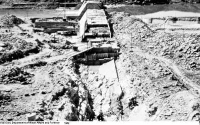 Historic black-and-white photograph of Vaal Dam construction